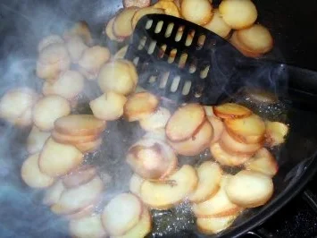 Rezept: Hähnchenbrust unter Korianderkruste mit Paprikagemüse und Knoblauchkartoffeln Bild Nr. 7 Hähnchenbrust unter Korianderkruste mit Paprikagemüse und Knoblauchkartoffeln - Rezept - Bild Nr. 7