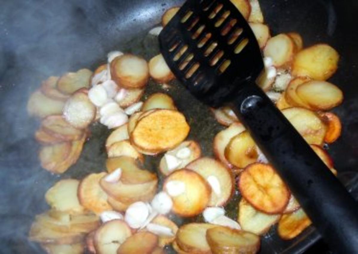 Hähnchenbrust unter Korianderkruste mit Paprikagemüse und Knoblauchkartoffeln - Rezept - Bild Nr. 9
