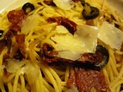 Südliche Spaghetti mit gebratener Pfeffersalami - Rezept