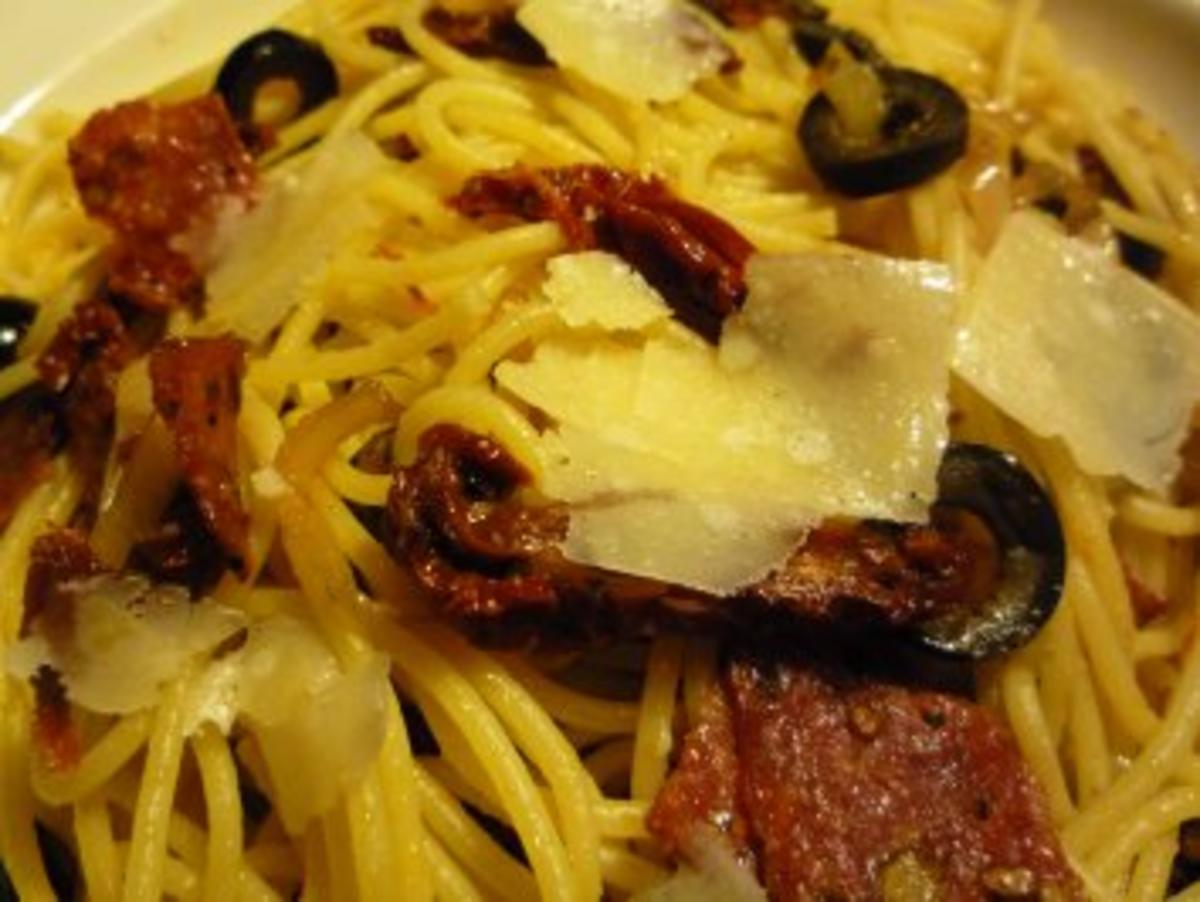 Bilder für Südliche Spaghetti mit gebratener Pfeffersalami - Rezept