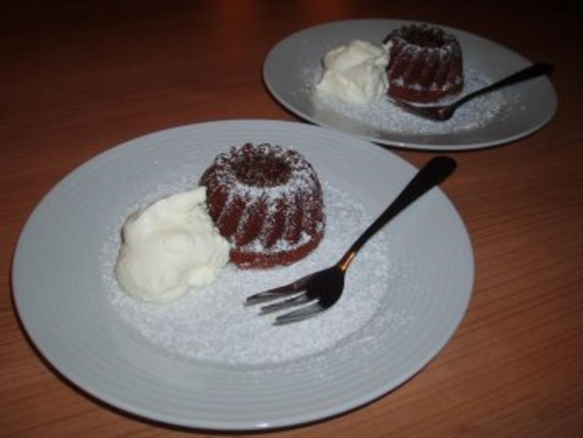 Mini-Schokoladen-Gugelhupf - Rezept