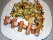 Wiener-Würstchen-Spieße mit Bratkartoffel-Gemüse-Pfanne - Rezept