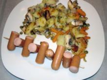 Wiener-Würstchen-Spieße mit Bratkartoffel-Gemüse-Pfanne - Rezept
