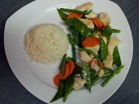 Hähnchen mit Thai-Spargel aus dem Wok - Rezept
