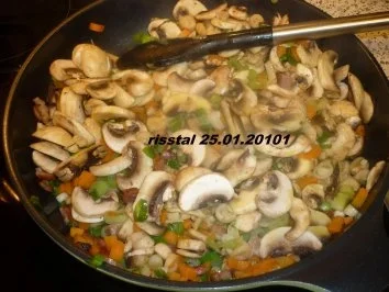 Rezept: Nudelauflauf mit Putenfleisch und Gemüse Bild Nr. 5 Nudelauflauf mit Putenfleisch und Gemüse - Rezept - Bild Nr. 5