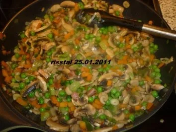 Rezept: Nudelauflauf mit Putenfleisch und Gemüse Bild Nr. 6 Nudelauflauf mit Putenfleisch und Gemüse - Rezept - Bild Nr. 6