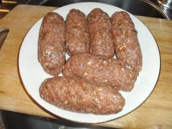 Rezept: Gefüllte Hackröllchen ...mit Feta und Peperoni Bild Nr. 3 Gefüllte Hackröllchen ...mit Feta und Peperoni - Rezept - Bild Nr. 3