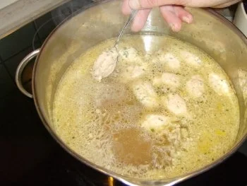 Rezept: Brätnockerlsuppe Bild Nr. 5 Brätnockerlsuppe - Rezept - Bild Nr. 5