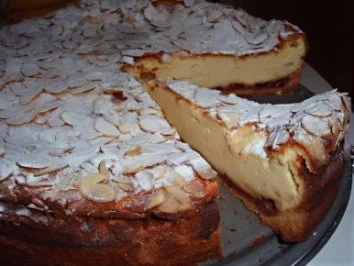 Kuchen: Käsekuchen mit Mandelkruste - Rezept