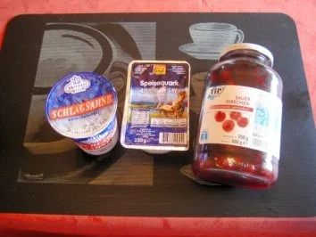Rezept: Sahnequark mit Sauerkirschen Bild Nr. 2 Sahnequark mit Sauerkirschen - Rezept - Bild Nr. 2