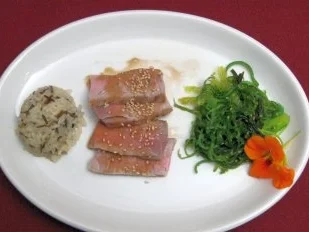 Grüner Algensalat mit Sesam und Tunfisch - Rezept