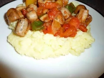 Champignon-Bratwurst-Pfanne auf Kartoffelbrei - Rezept - Bild Nr. 14