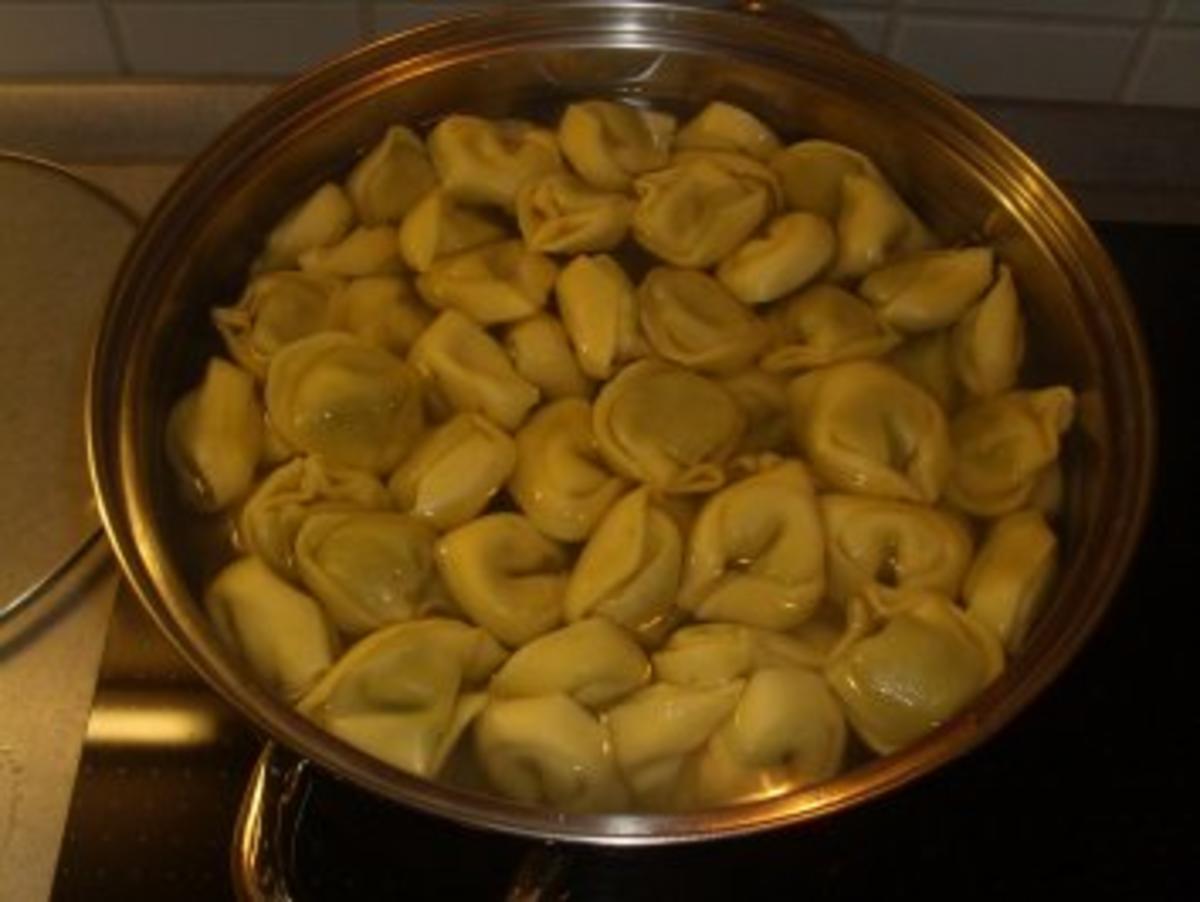 Nudelgerichte: Tortellini Bolognese - Rezept - Bild Nr. 5