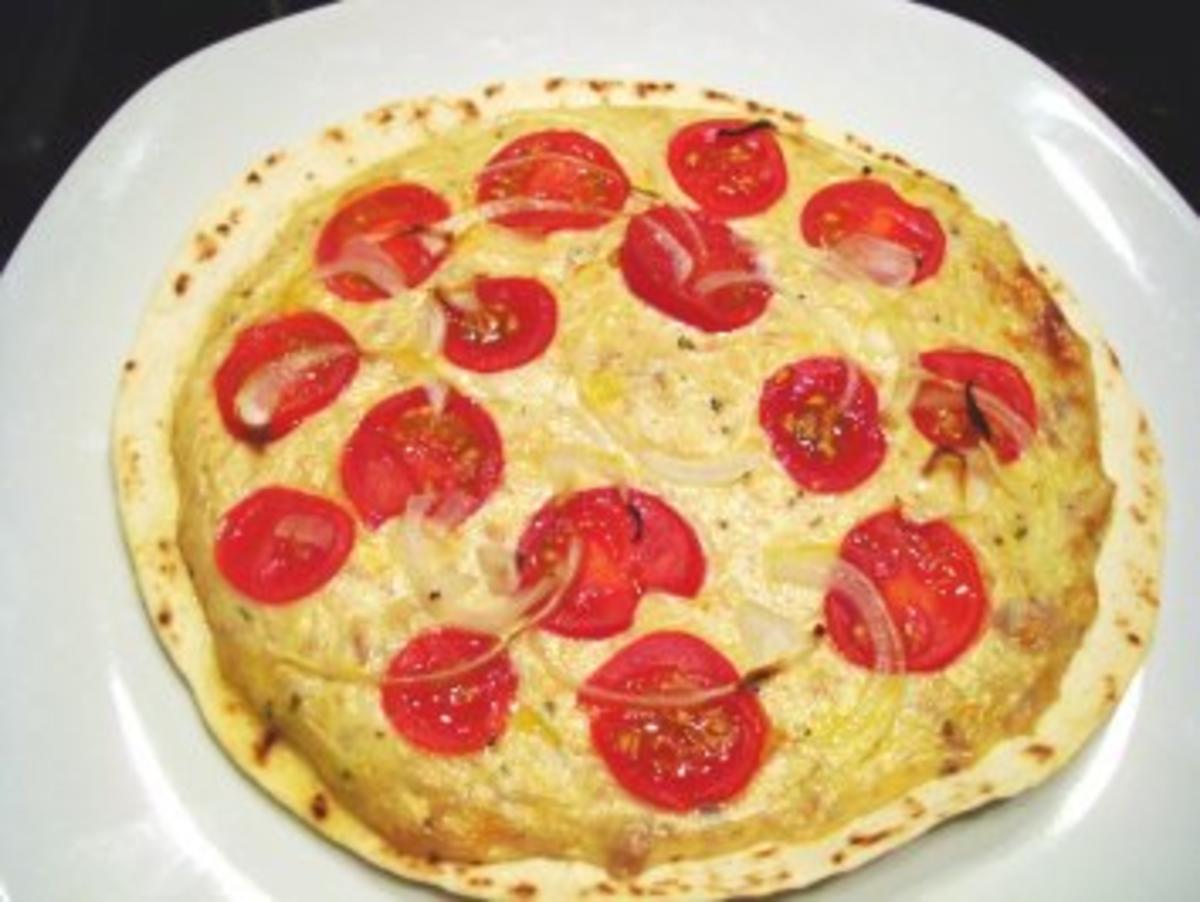 Bilder für Pizza: Tortilla-Pizza thon du caprese - Rezept