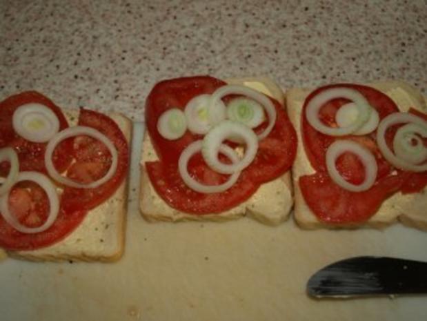 Tomaten-Zwiebel-Toast überbacken - Rezept - kochbar.de