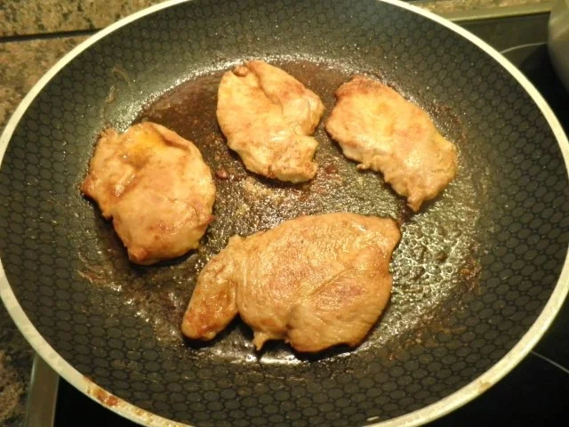 Rezept: Gratinierte Champignon - Hähnchenschnitzel Bild Nr. 2 Gratinierte Champignon - Hähnchenschnitzel - Rezept - Bild Nr. 2