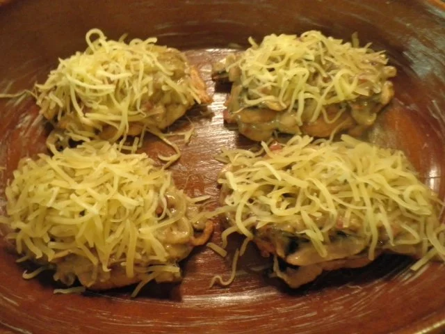 Rezept: Gratinierte Champignon - Hähnchenschnitzel Bild Nr. 6 Gratinierte Champignon - Hähnchenschnitzel - Rezept - Bild Nr. 6