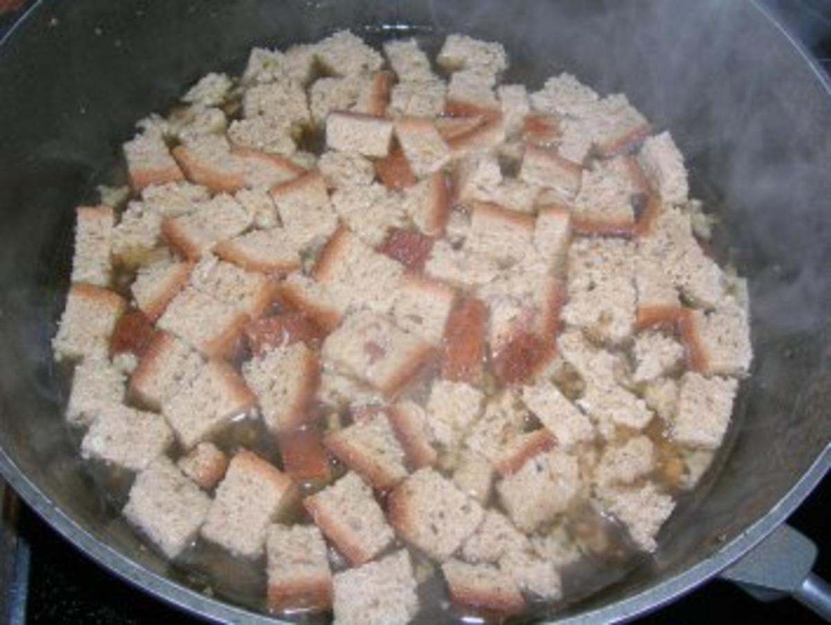 Hähnchen, gefüllt mit Maronen, Steinpilzen, Wurstbrät und gewürzt mit Trüffelöl (saulecker - Rezept - Bild Nr. 5