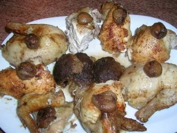 Hähnchen, gefüllt mit Maronen, Steinpilzen, Wurstbrät und gewürzt mit Trüffelöl (saulecker - Rezept