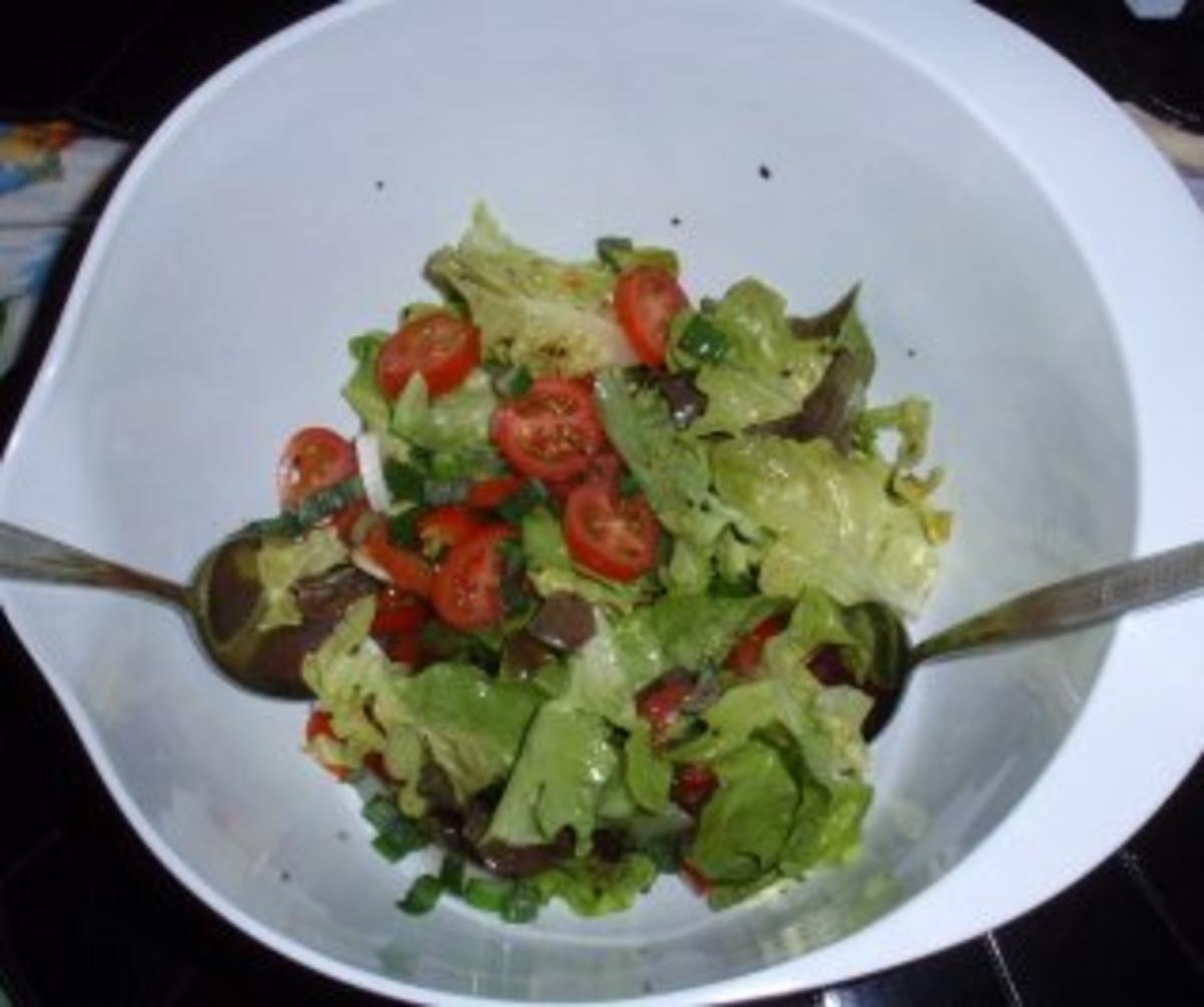 Lachsrolle mit buntem Salat - Rezept - Bild Nr. 4