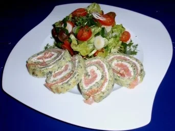 Lachsrolle mit buntem Salat - Rezept - Bild Nr. 7