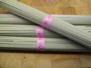 gepfefferte Ente auf gebratenen Grüntee-Nudeln - Rezept - Bild Nr. 5