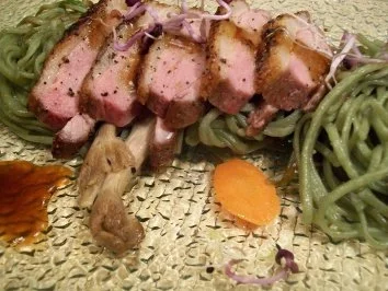 gepfefferte Ente auf gebratenen Grüntee-Nudeln - Rezept - Bild Nr. 9