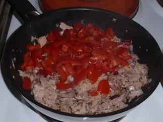 Spinattagliatelle mit einer Thunfischsoße - Rezept - Bild Nr. 4