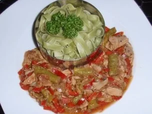 Spinattagliatelle mit einer Thunfischsoße - Rezept - Bild Nr. 6