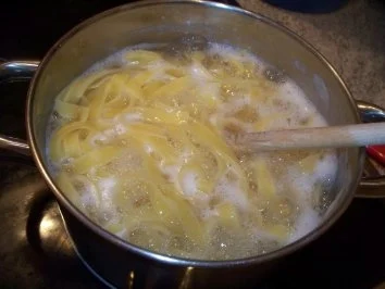 Schweinefilet in Sahnesoße mit Bandnudeln - Rezept - Bild Nr. 6