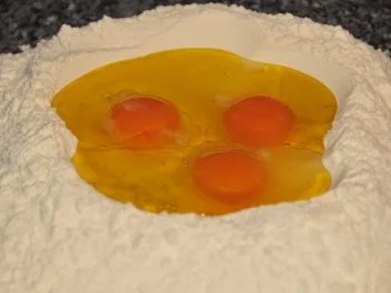 Ravioli mit Steinpilzfülle und Parmesanschaum - Rezept - Bild Nr. 3