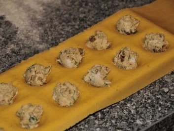 Ravioli mit Steinpilzfülle und Parmesanschaum - Rezept - Bild Nr. 5