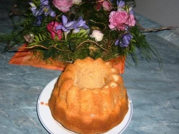 Rezept: Kuchen : Creme Likör.........mit vielen Überraschungen Kuchen : Creme Likör.........mit vielen Überraschungen - Rezept