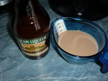 Rezept: Kuchen : Creme Likör.........mit vielen Überraschungen Bild Nr. 4 Kuchen : Creme Likör.........mit vielen Überraschungen - Rezept - Bild Nr. 4