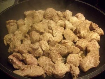 Teufelchens Gulasch in Sahne-Käsesoße - Rezept - Bild Nr. 3