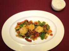 Gebackene Garnelen auf karamellisiertem Wok-Gemüse (Alexandra Polzin) - Rezept