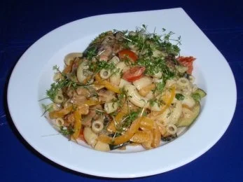 Rezept: Bunter Nudelsalat alá Linda Bunter Nudelsalat alá Linda - Rezept