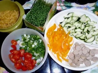 Rezept: Bunter Nudelsalat alá Linda Bild Nr. 2 Bunter Nudelsalat alá Linda - Rezept - Bild Nr. 2