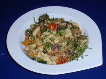 Rezept: Bunter Nudelsalat alá Linda Bild Nr. 15 Bunter Nudelsalat alá Linda - Rezept - Bild Nr. 15