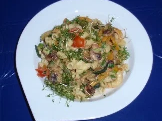 Rezept: Bunter Nudelsalat alá Linda Bild Nr. 16 Bunter Nudelsalat alá Linda - Rezept - Bild Nr. 16