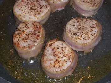 Rezept: Fleisch: Mailänder Medaillons mit Basilikum-Tomatensoße Bild Nr. 4 Fleisch: Mailänder Medaillons mit Basilikum-Tomatensoße - Rezept - Bild Nr. 4