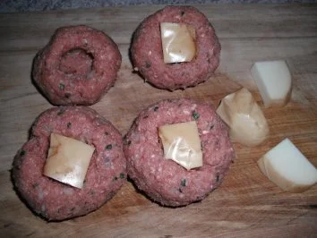 Frikadelle mit Geräuchertem Mozzarella - Rezept - Bild Nr. 2