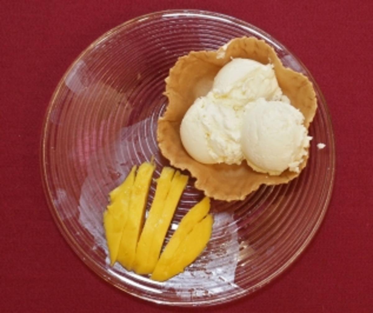 Mascarpone–Limetteneis mit frischer Mango (Liz Baffoe) - Rezept