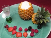 Gefüllte Baby-Ananas mit Champagner-Sorbet - Rezept