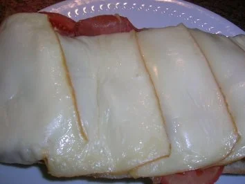 Rezept: Raclette Baguette - wenn Man(n) der kleine Hunger quält --BITTE NICHT BEWERTEN - Bild Nr. 2 Raclette Baguette - wenn Man(n) der kleine Hunger quält --BITTE NICHT BEWERTEN - - Rezept - Bild Nr. 2
