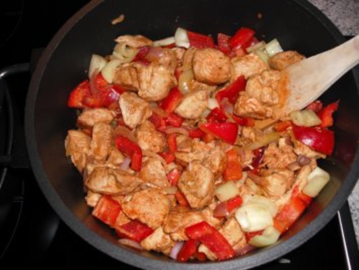 Hähnchen Gulasch - Rezept mit Bild - kochbar.de