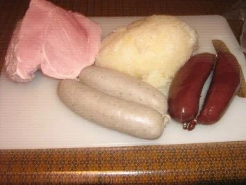 Rezept: Kassler mit Kraut, Blut- und Leberwürstchen Bild Nr. 2 Kassler mit Kraut, Blut- und Leberwürstchen - Rezept - Bild Nr. 2