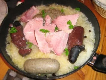 Rezept: Kassler mit Kraut, Blut- und Leberwürstchen Bild Nr. 4 Kassler mit Kraut, Blut- und Leberwürstchen - Rezept - Bild Nr. 4