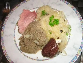 Rezept: Kassler mit Kraut, Blut- und Leberwürstchen Bild Nr. 5 Kassler mit Kraut, Blut- und Leberwürstchen - Rezept - Bild Nr. 5