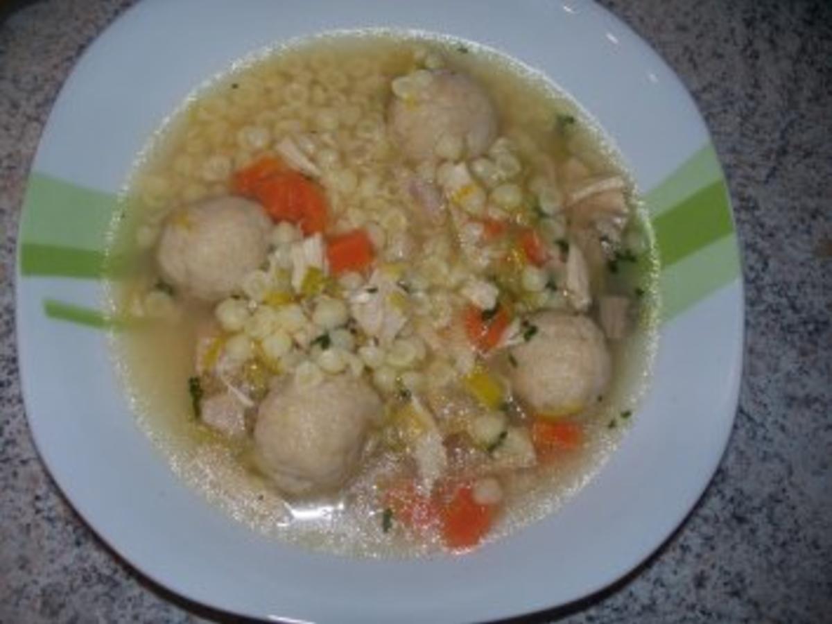 Hühnersuppe mit Nudeln - Rezept mit Bild - kochbar.de